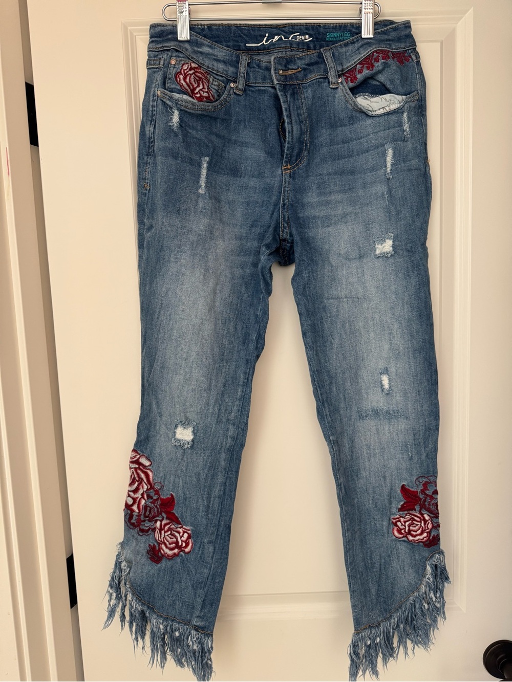 Denim pants with red flower embroidery